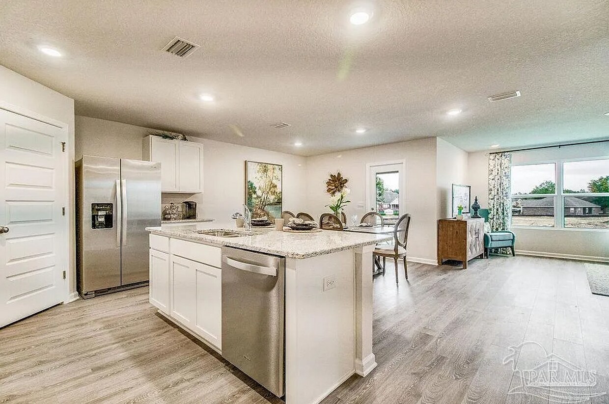Foto del edificio - Beautiful new home with convenient access