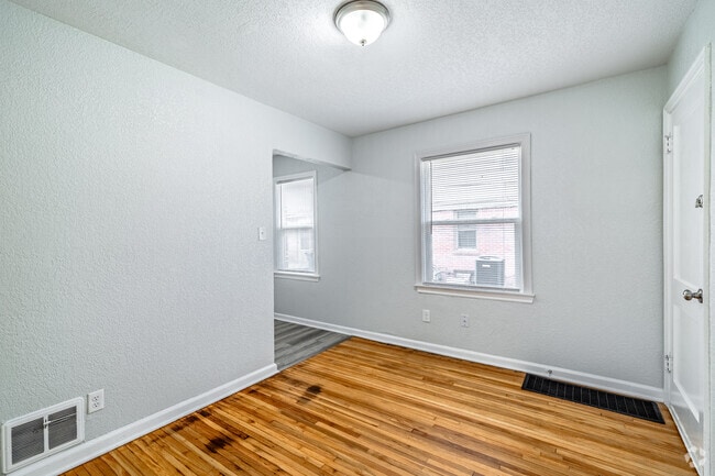 2BR, 1BA - 950SF - Living Room - Meadowlark Apartments