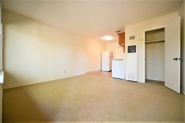 Building Photo - 3901 Ruby St