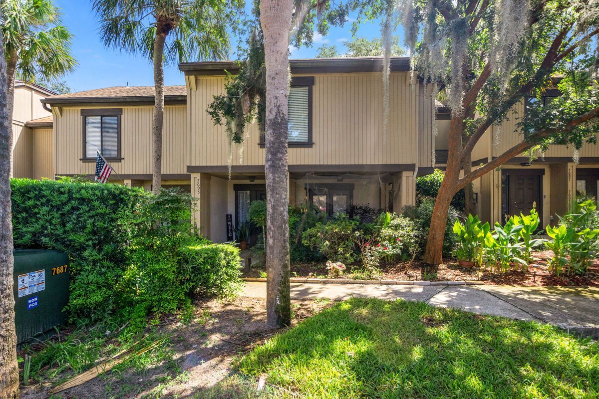 Foto principal - 7695 Las Palmas Way