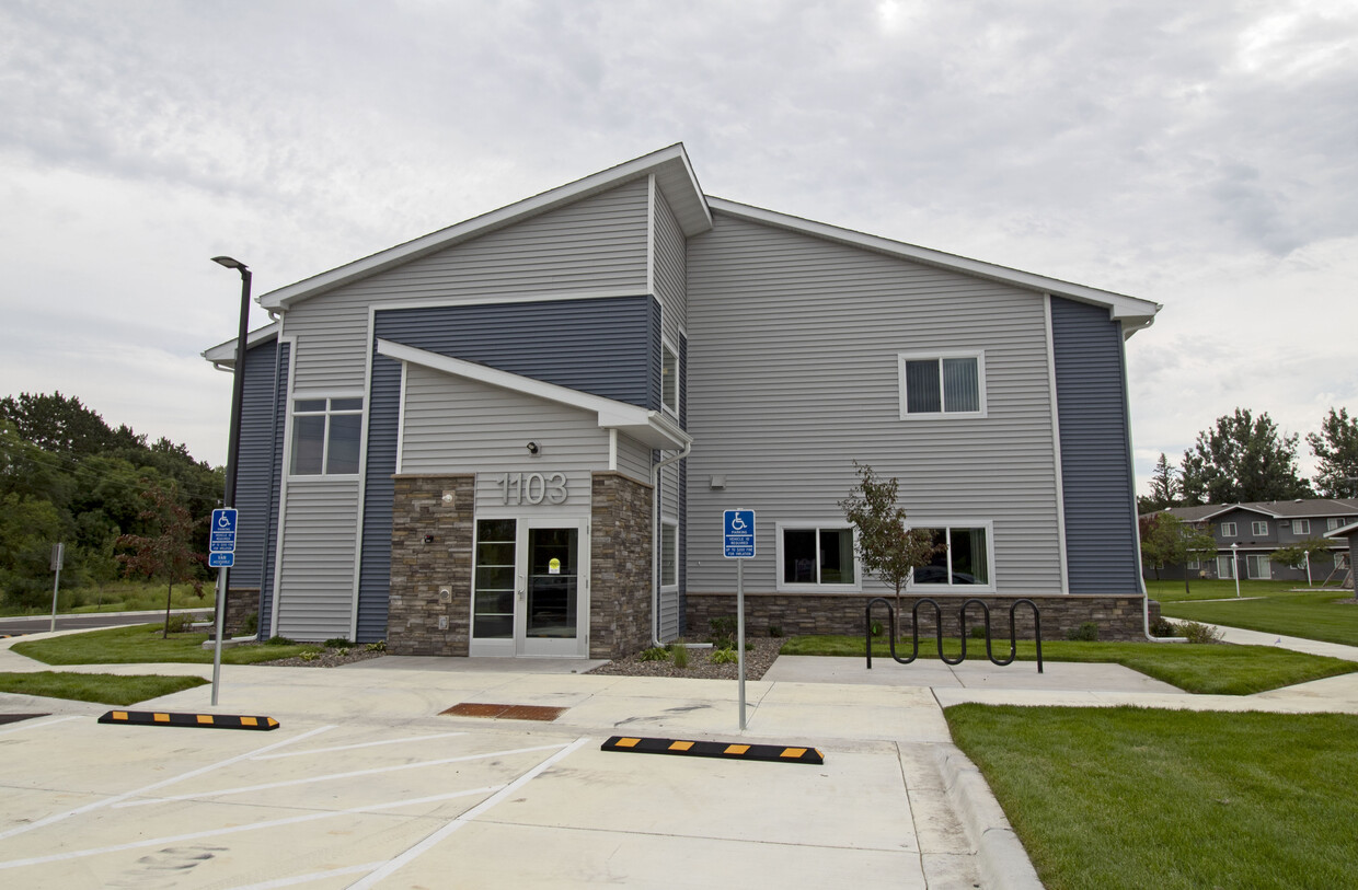 Foto principal - 1201 W Branch St