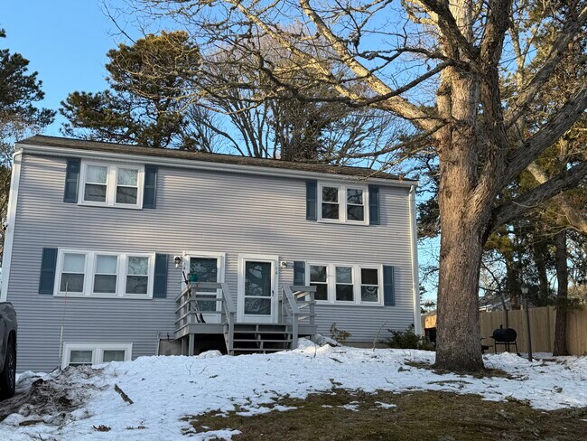 Building Photo - 14 Colonial Rd