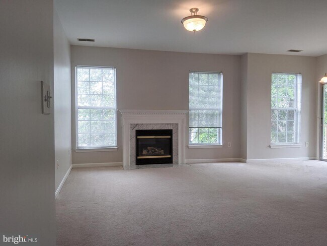 Building Photo - 5958 Founders Hill Dr