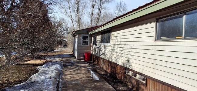 Foto del edificio - Newly Remodeled (Reduced!)