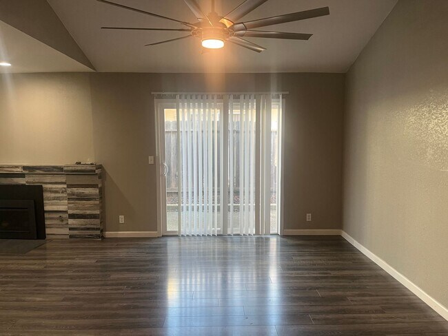 Foto del edificio - 4818 Suncrest Way