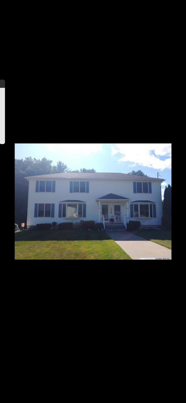 Building Photo - 17 Hillside Ave