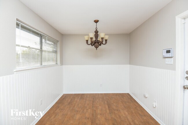 Building Photo - 313 Huntington Dr