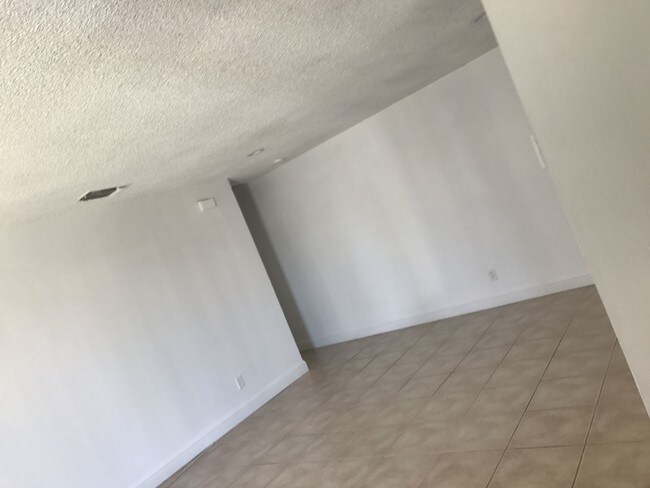 Building Photo - 2 br, 1 bath House - 2166 OKITA COURT