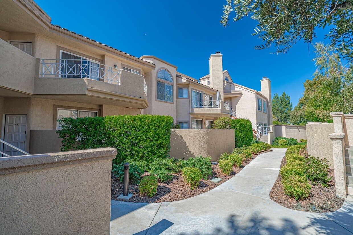 Primary Photo - Santa Fe 2 Bedroom Condo for Rent!