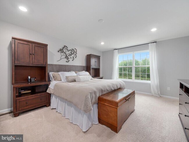 Foto del edificio - 131 Edgewater Ct