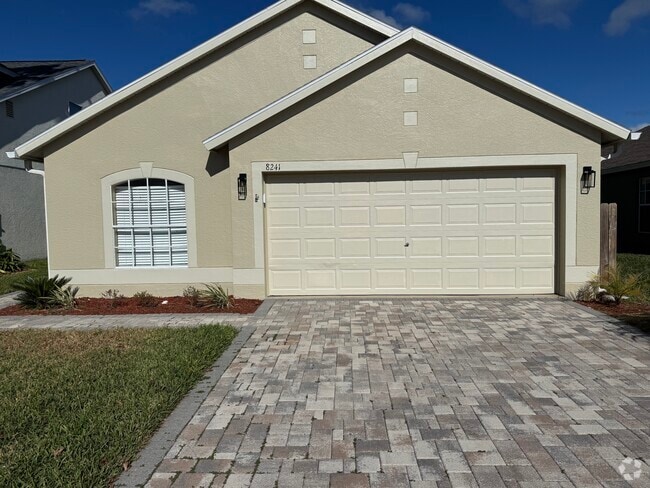 Building Photo - 8241 Crescent Moon Dr