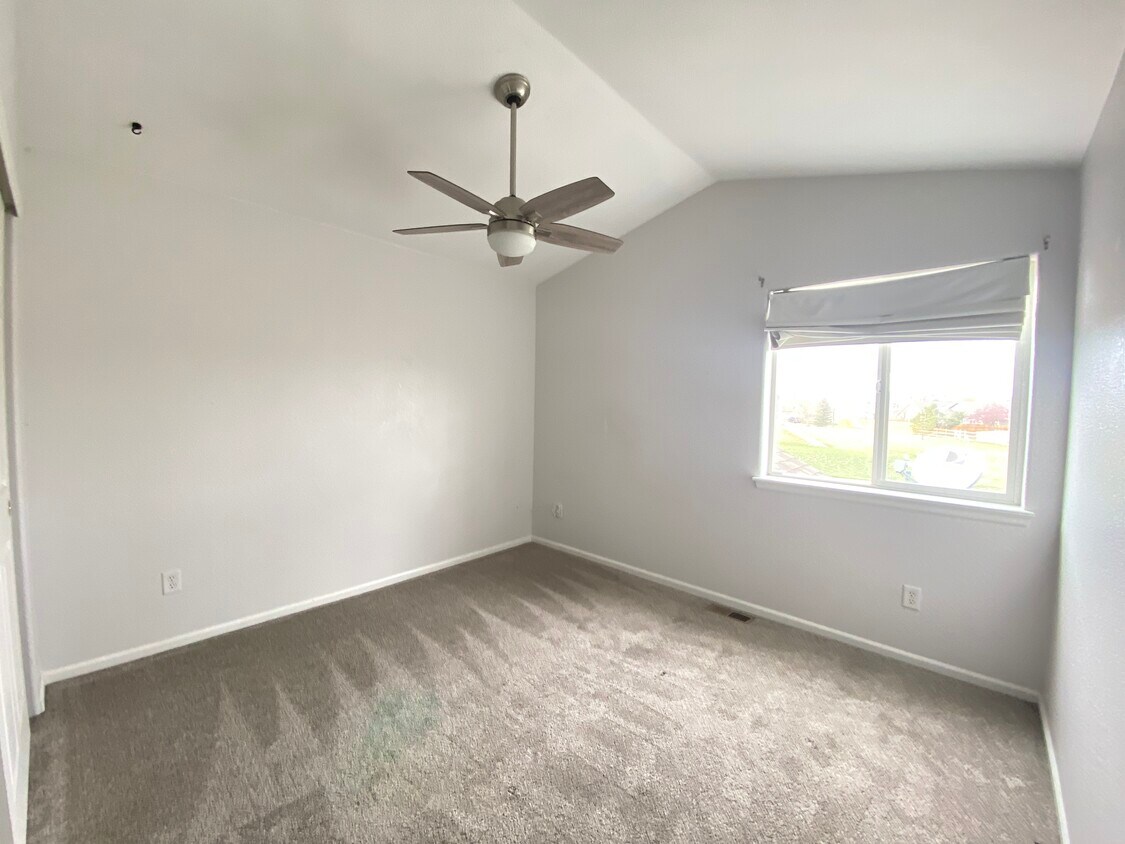 Primary Photo - 721 Waterglen Dr