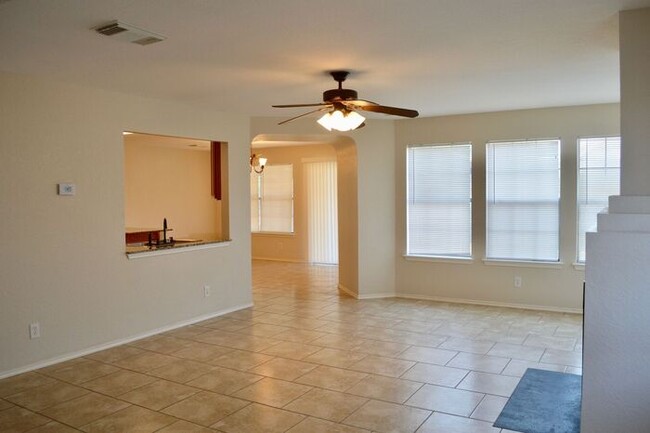 Building Photo - Beautiful, remodeled 3 bedroom 2 bath in C...