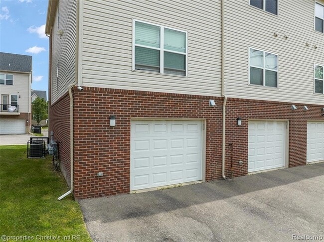 Building Photo - 275 E Palmer St