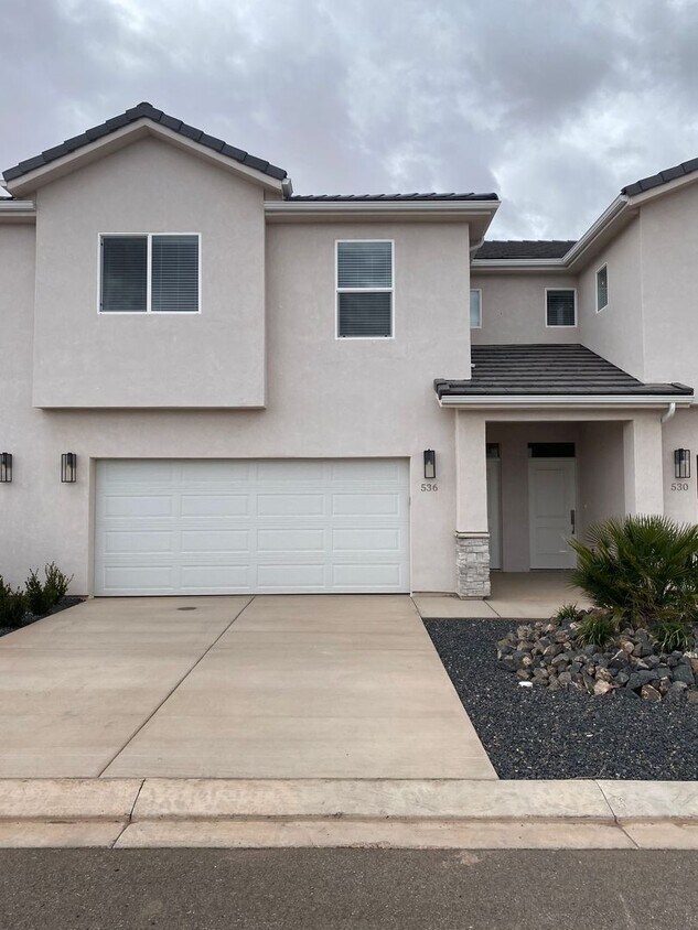 Foto principal - Mustang Valley Townhome.