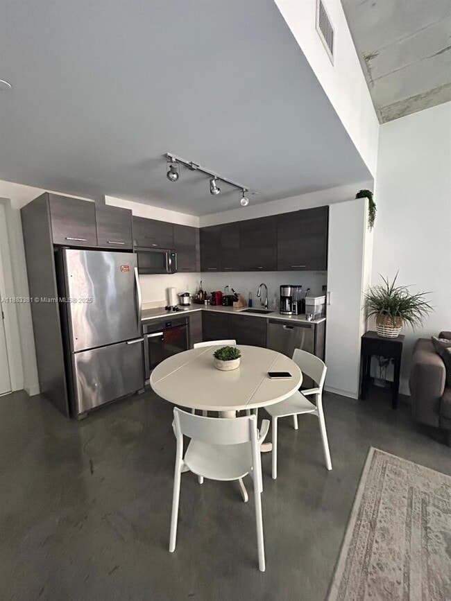 Building Photo - 151 SE 1st St