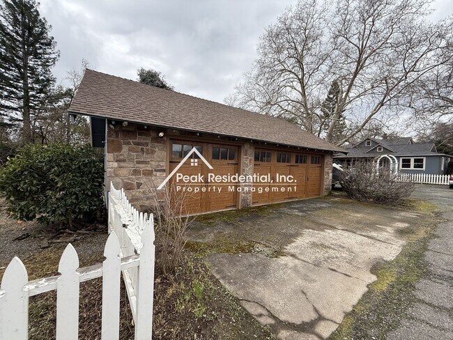 Foto del edificio - Beautiful Penryn 3bd/2ba House With Detach...