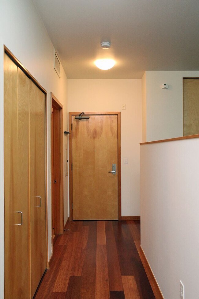 Building Photo - Beautiful Tanner Place 1-Bedroom Condo in ...