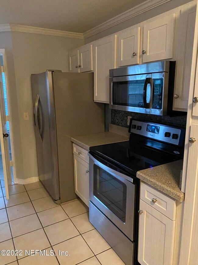 Foto del edificio - 7800 Point Meadows Dr