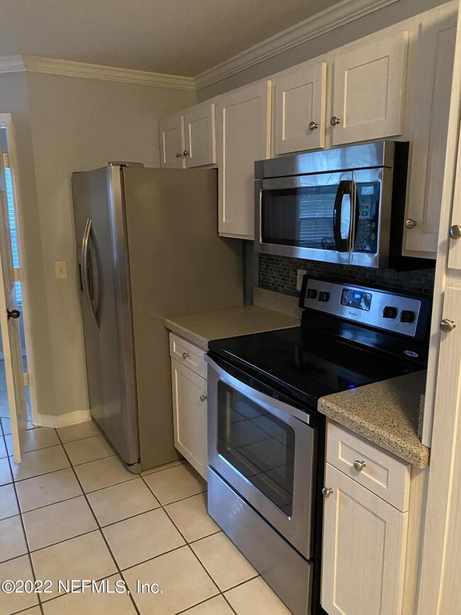 Building Photo - 7800 Point Meadows Dr