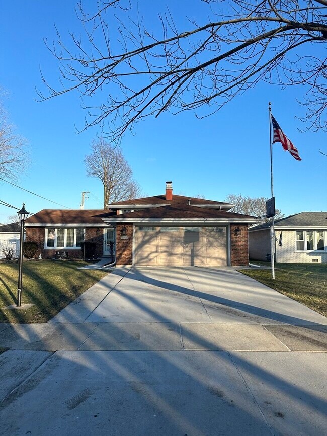 Building Photo - 17305 Overhill Ave