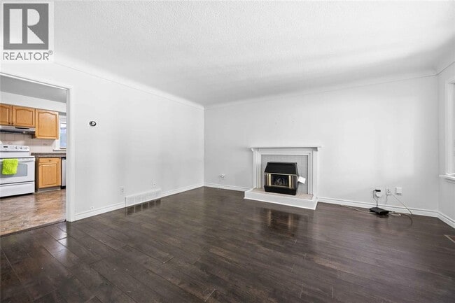 Building Photo - 690 Kember Ave