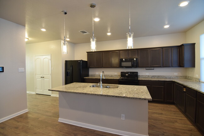 Building Photo - 7820 Northgate Lp