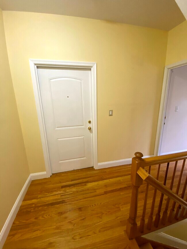Apt Entry - 219 Congress St