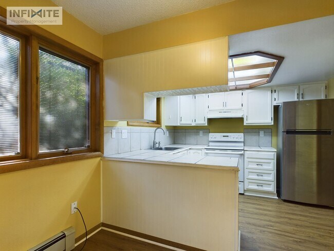 Building Photo - 202 Pioneer Dr