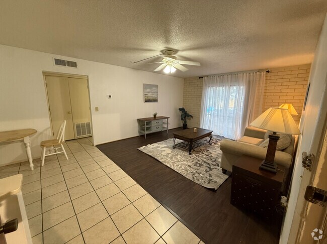 Building Photo - 1700 SW 16th Ct