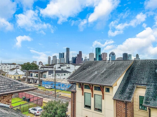 Building Photo - 1611 Silver St