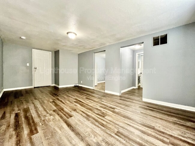 Foto del edificio - 273 E Forest Ave