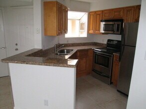 Building Photo - 1951 Island Club Dr