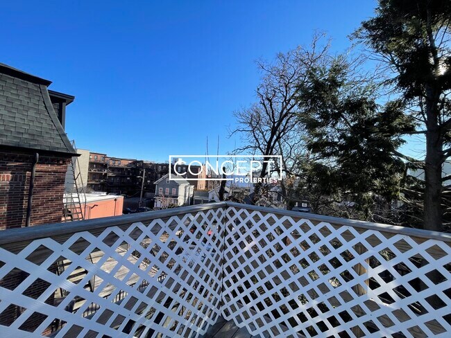 Building Photo - 39 Beacon St