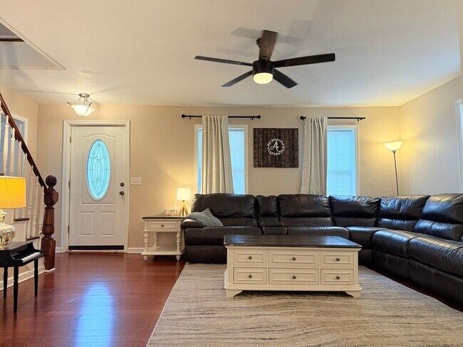 Foto del edificio - Modern Charm & Walkable Downtown Living in...