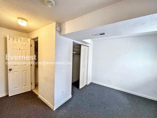 Building Photo - 663 Seawell Dr