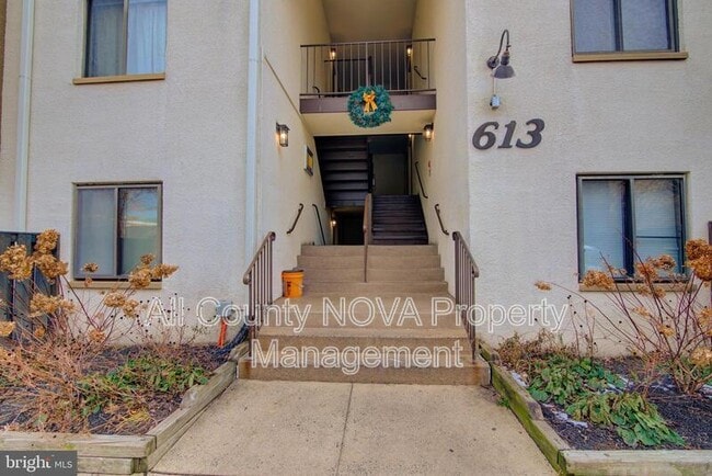 Photo - 613 Center St Apartment