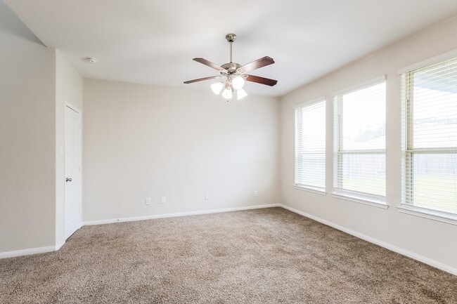 Building Photo - 15141 Meadow Glen S