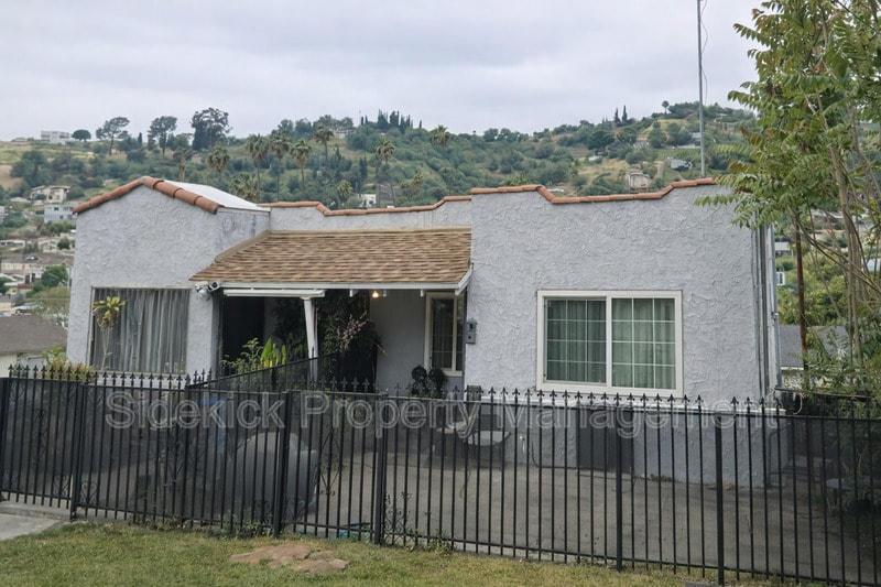 Photo - 4321 Beagle St