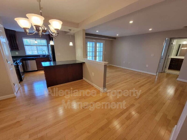 Building Photo - 4151 S Four Mile Run Dr