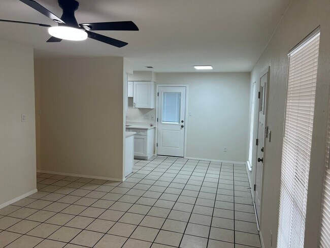 Foto del edificio - McGilvray Properties2 (5302 Indio Cir)