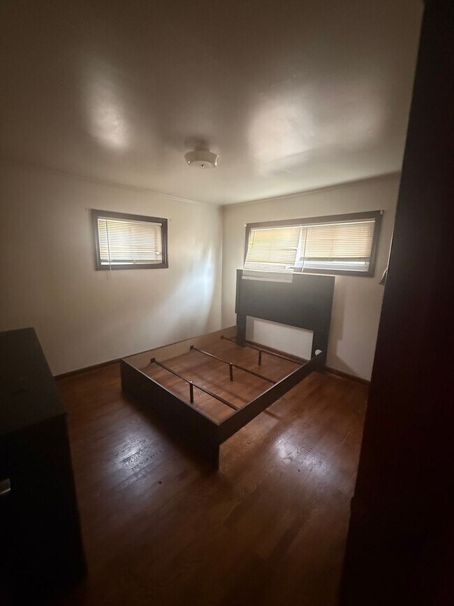 Foto del edificio - Knoxville 37915 - Cozy 2 bedroom, 1 bath home- Contact Lisa Vineyard and Shannon Russell (865) 21...