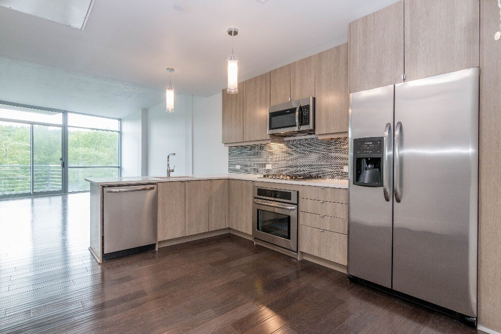 Move In Ready! - Glasshouse 250 S Central Park Ave