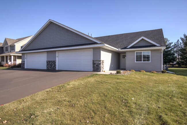 Building Photo - 3 Bedroom Town Home