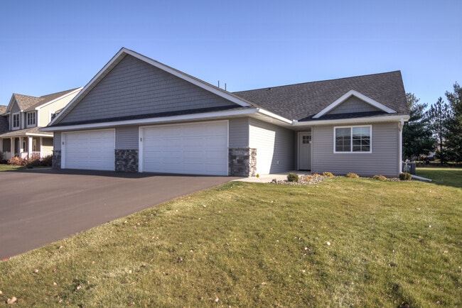 Building Photo - FULLY FURNISHED - 3 Bedroom Town Home
