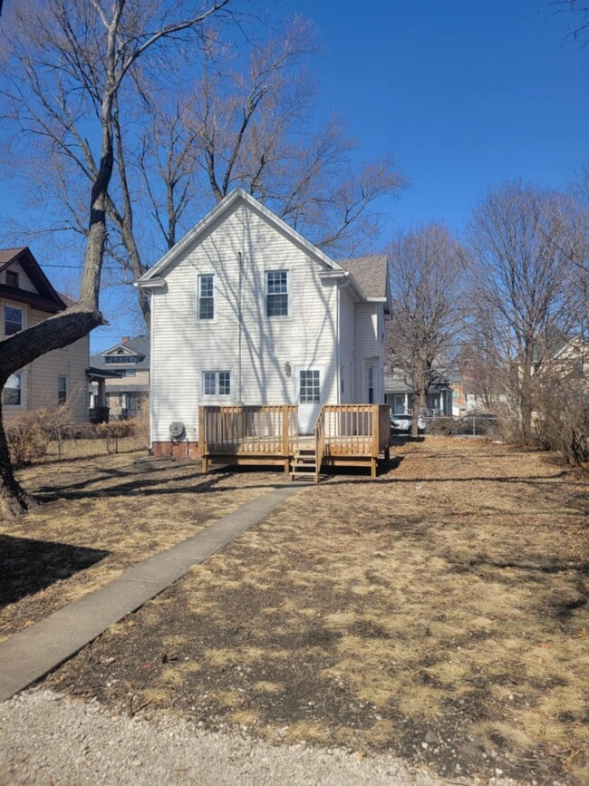 Building Photo - 417 W 17th St