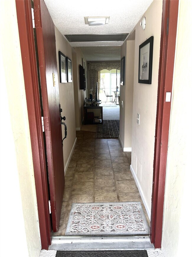 Foto del edificio - 4801 Martinique Pl