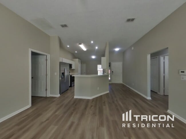 Building Photo - 9282 Thunderbolt Dr