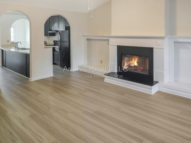 Building Photo - 6843 Saganaw Dr