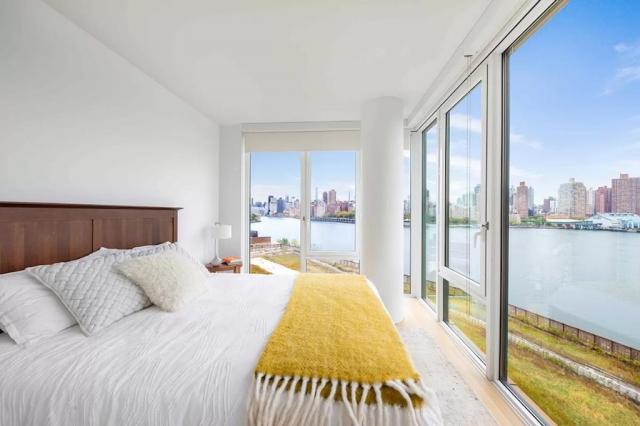 Building Photo - 3 bedroom in Queens NY 11102